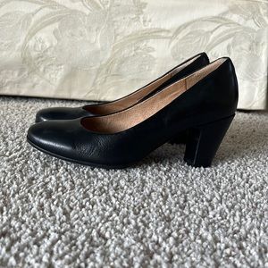 Sofft Lana Rounded Toe Leather Pumps